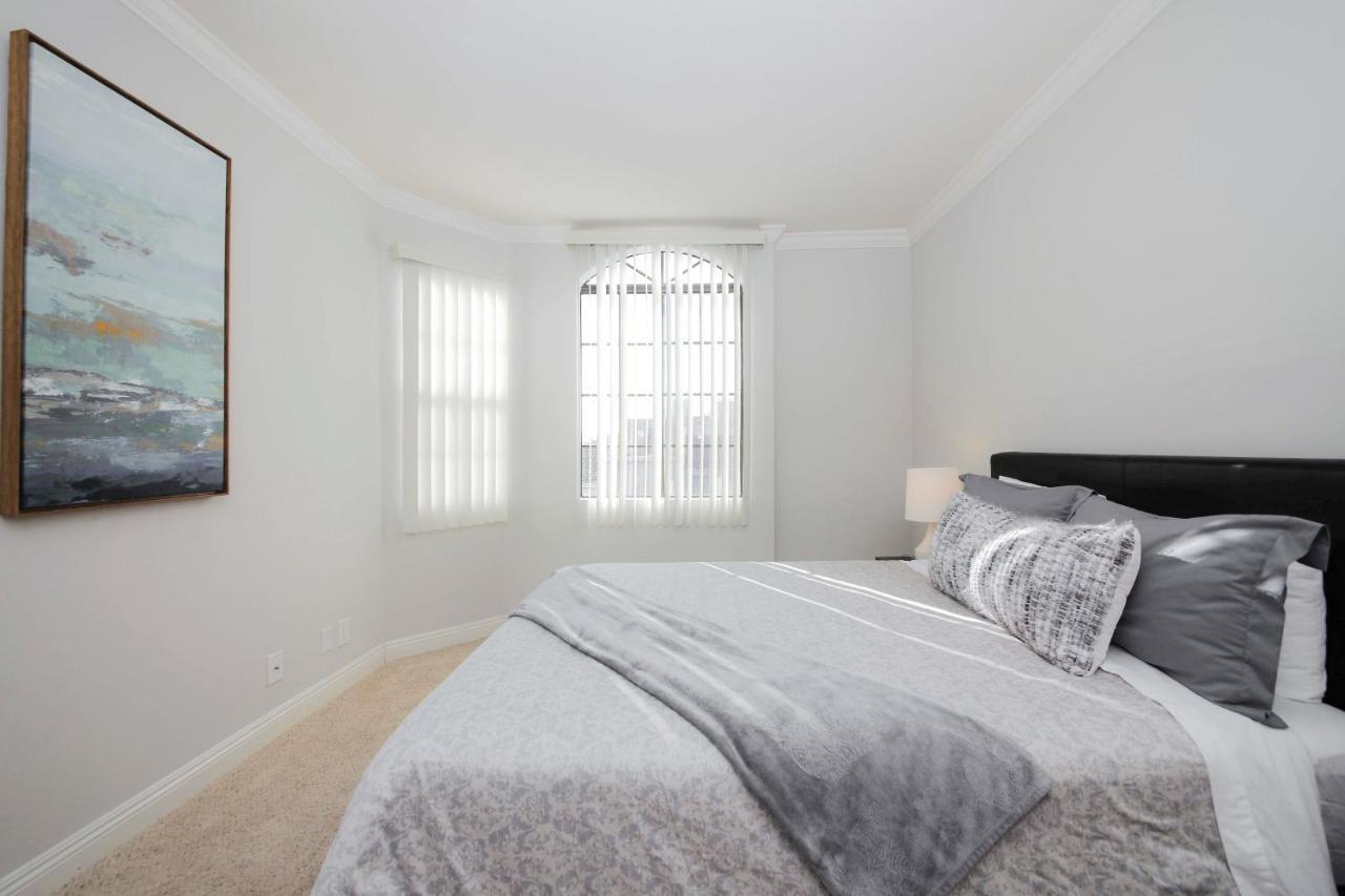 Luxury West Hollywood Apartments By Barsala Лос Анджелис Екстериор снимка